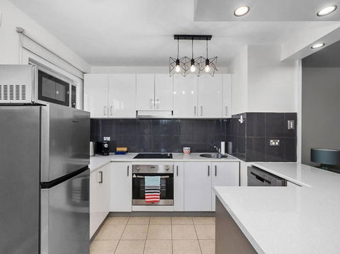 Sandy Bay Apartment With Hobart River View, Near UTAS - Stroll To Cafes And Shops - Pubs and Clubs 3