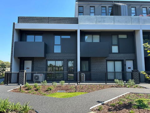 Shine Keysborough High-end Family Home, Netflix, Top Location - Pubs and Clubs 3