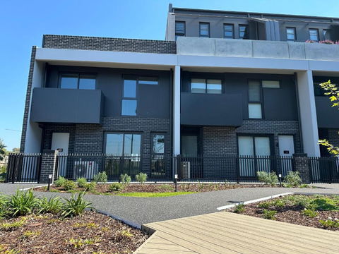 Shine Keysborough High-end Family Home, Netflix, Top Location - Pubs and Clubs 2