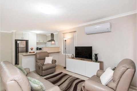 Serene Oasis - 3 Bedroom Getaway - Pubs and Clubs 0