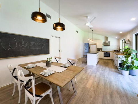 Shailer Park Serenity - Pubs and Clubs 1