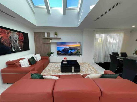 Skylight Splendour! - Go Out 0
