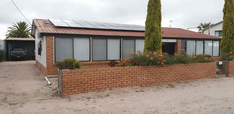 Smoky Bay Holiday Home - Pubs and Clubs 0