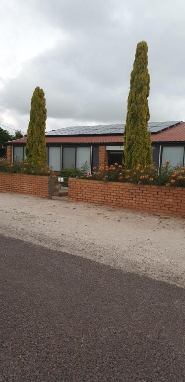 Smoky Bay Holiday Home - Pubs and Clubs 1