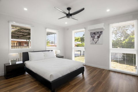 Spacious 3-Bed House With Outdoor Dining & BBQ - Pubs and Clubs 1