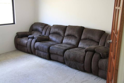 Southern River Family Accommodation. Free WiFi - Go Out 3