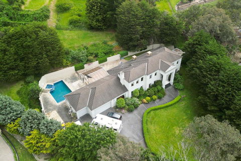 StayAU Expansive 7BR Villa Scenic Warrandyte - Pubs and Clubs 0