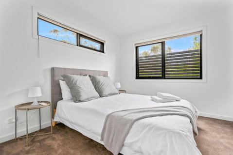 StayAU Modern 4-bedroom TH Bayswater - Pubs and Clubs 3
