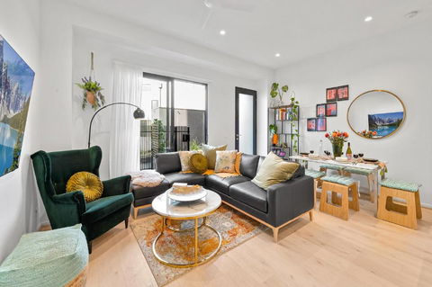 StayCentral - Boulevard Gardens (Coburg) - Pubs and Clubs 0