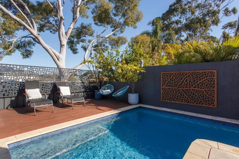 Stella Retreat - Townhouse With Pool - Pubs and Clubs 1