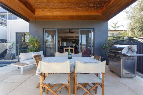 Stella Retreat - Townhouse With Pool - Pubs and Clubs 3