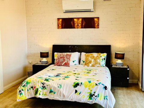 Studio In Turramurra - Go Out 0
