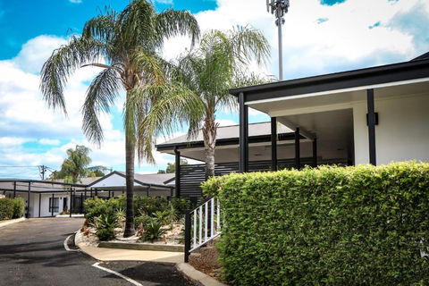 The Club Motor Inn Chinchilla - Pubs and Clubs 3