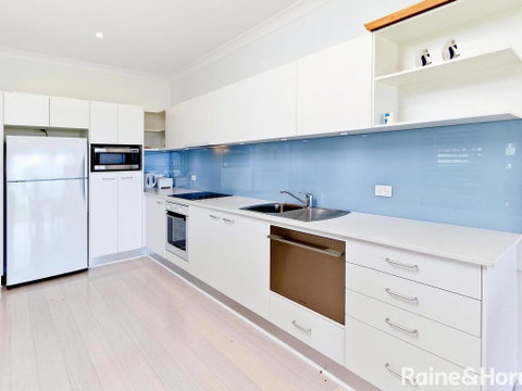 Beachside Bungalow #4 - 4/139 Avoca Drive, Avoca Beach - Pubs and Clubs 2
