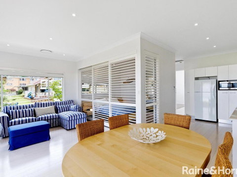 Beachside Bungalow #4 - 4/139 Avoca Drive, Avoca Beach - Pubs and Clubs 1