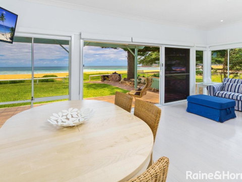 Beachside Bungalow #4 - 4/139 Avoca Drive, Avoca Beach - Pubs and Clubs 0