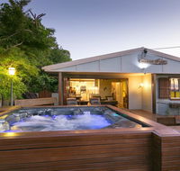 Beachside Cottages - Pubs and Clubs