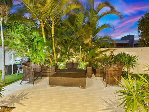 Beachside Holiday Escape - Pubs and Clubs 1