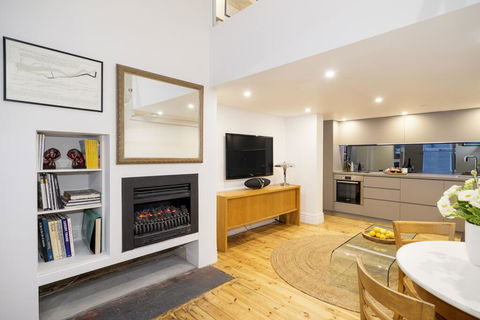 Beachside Luxury Loft Apartment - Go Out 3