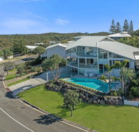 Beachside luxury Sunrise Beach - Go Out
