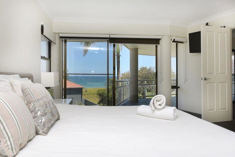 BEACHSIDE MANOR - Walk To The Beach - Pubs and Clubs 1