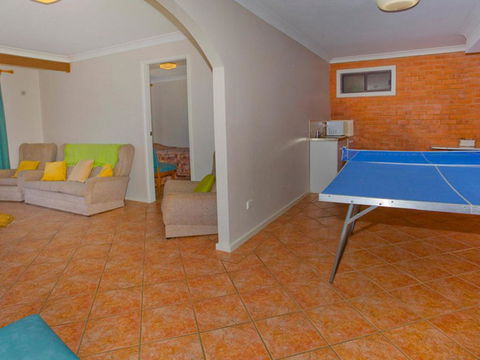 Beachside Retreat - Pubs and Clubs 3