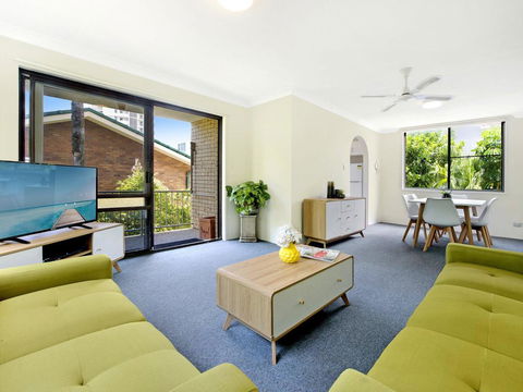 Beachside Unit Near Convention Centre - Pubs and Clubs 0