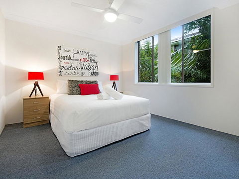 Beachside Unit Near Convention Centre - Pubs and Clubs 3