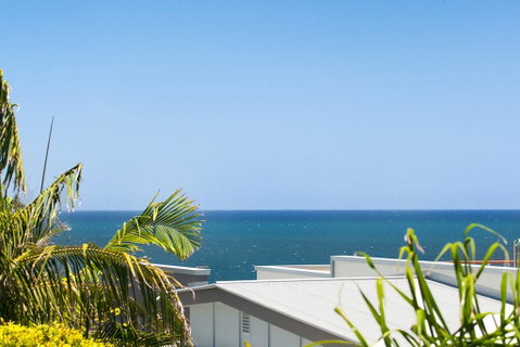 Beachside Vibes, Sunshine Beach - Go Out 2