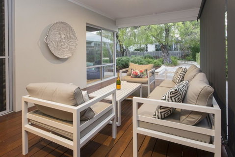 Beachstone - Stylish Spacious Home Opposite Beach And Close To Town - Go Out 3