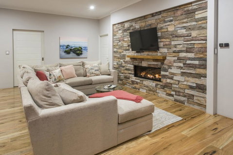 Beachstone - Stylish Spacious Home Opposite Beach And Close To Town - Go Out 1