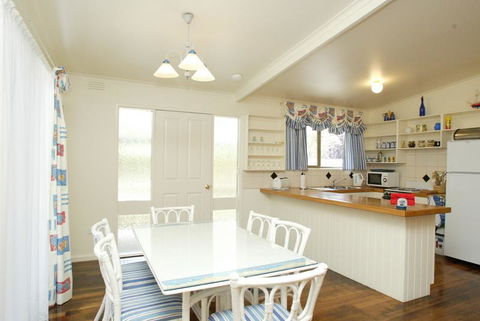 Beachwalk Cottage - Pubs and Clubs 0