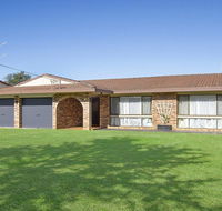 Beachway - beach access at end of street - Pubs and Clubs