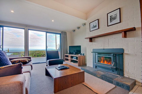 Beacon Point Ocean View Villas - Pubs and Clubs 2