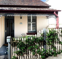 Beautiful modern historic home near Sydney harbour - Pubs and Clubs