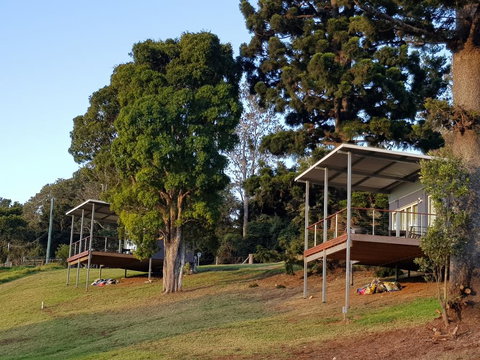 Beechmont Bean Cabins - Pubs and Clubs 0