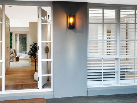 Bella Casa - Luxury Boutique Holiday Home With Heated Pool! - Pubs and Clubs 0