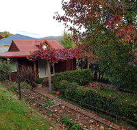 Bella Rouge Cottage Bright - Pubs and Clubs