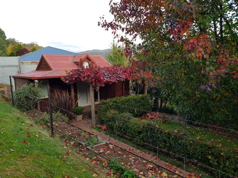 Bella Rouge Cottage Bright - Pubs and Clubs 0