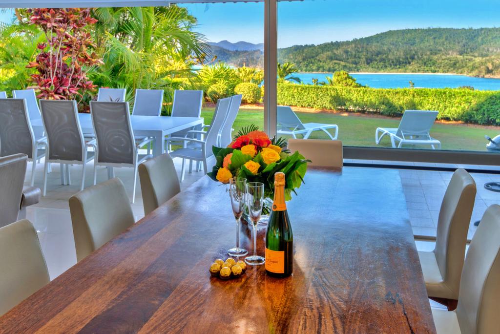 Whitsundays QLD Pubs and Clubs