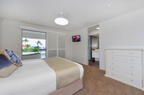 Belle Of Broadbeach - Pubs and Clubs 1