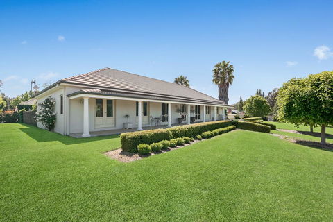 Bellfield House Mudgee - Pubs and Clubs 0