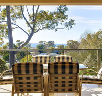 Bellima Beach House' 9 Jackson Close - huge duplex with air con and fabulous views - Pubs and Clubs