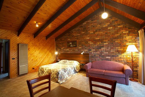 Belvoir Village Motel & Apartments Wodonga - Pubs and Clubs 3