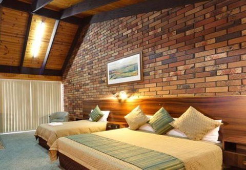 Belvoir Village Motel & Apartments Wodonga - Pubs and Clubs 2