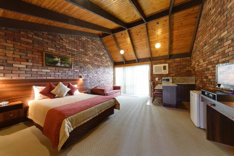 Belvoir Village Motel & Apartments Wodonga - Pubs and Clubs 1