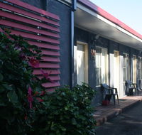 Benjamin Singleton Motel - Pubs and Clubs