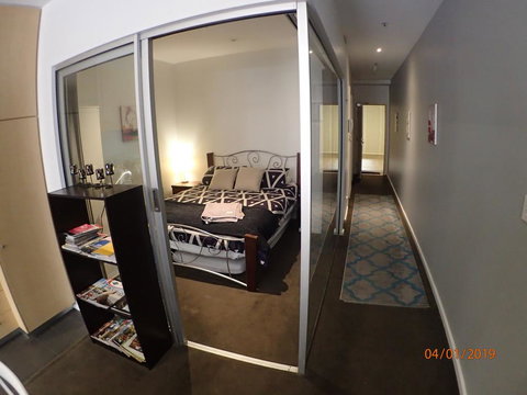 Bent St Apartments - Go Out 2