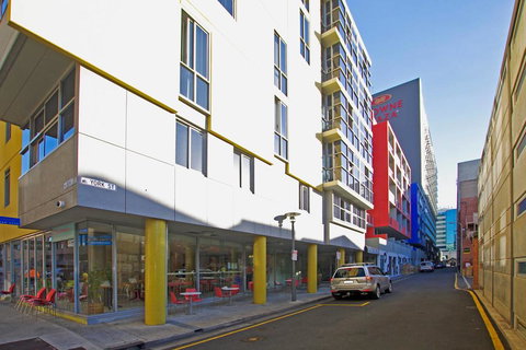 Bent St Apartments - Go Out 0