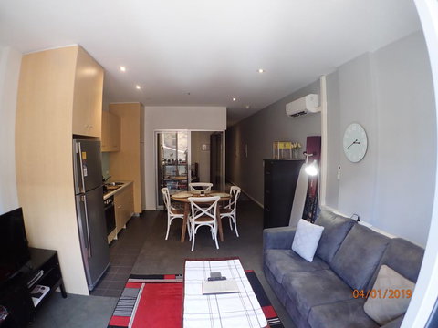 Bent St Apartments - Go Out 3